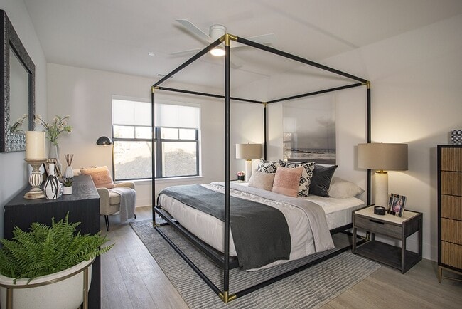 Spacious Primary Bedroom in Corner Unit - Admirals Cove