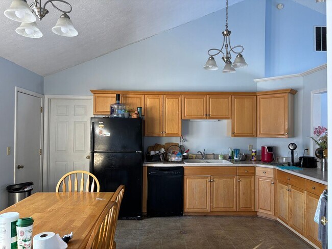 Photo - 214 E Pine Ave