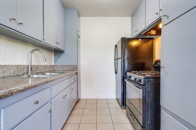 Building Photo - 6735 Brynhurst Ave Unit 07 Rental