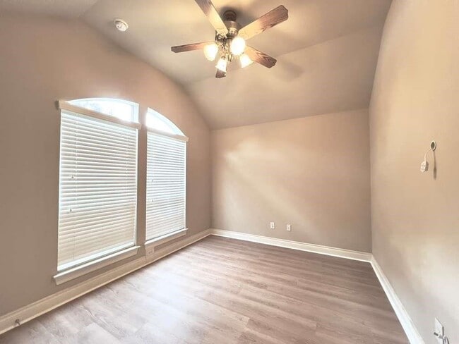 Building Photo - 25419 Lockspur Dr