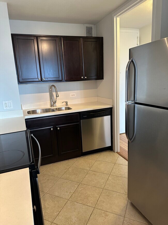 Photo - 1350 N Dearborn St