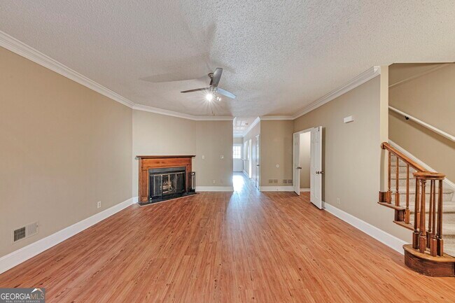 Photo - 260 Manning Rd SW