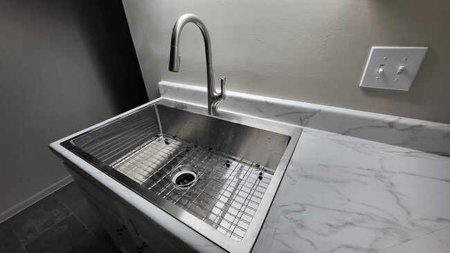 Photo - 3799 Petzinger Rd