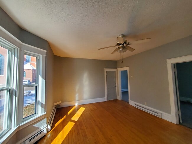 Photo - 112 W Marshall St