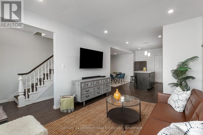 Photo - 104 Creswell Dr