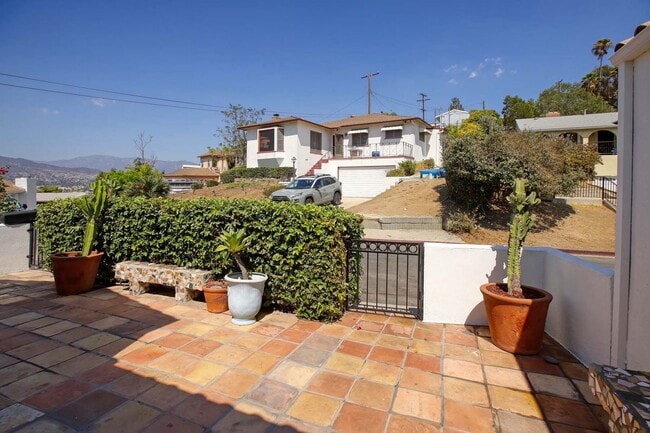 1505 Stanford Dr