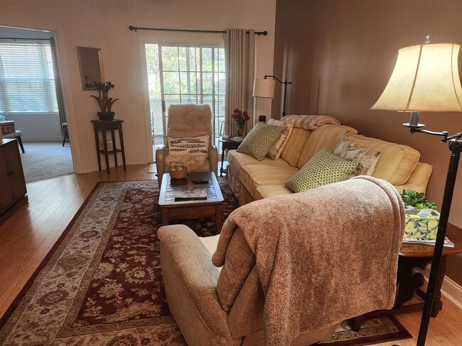 Photo - 943 Algonquin Dr