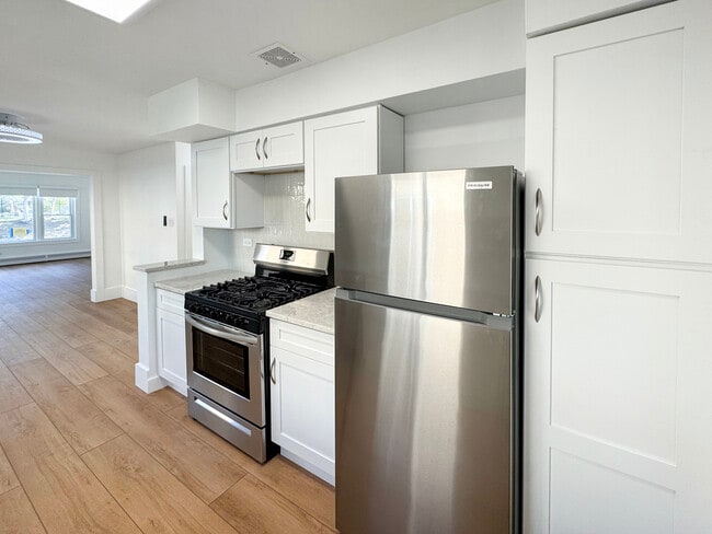 Photo - 332 N Smith St