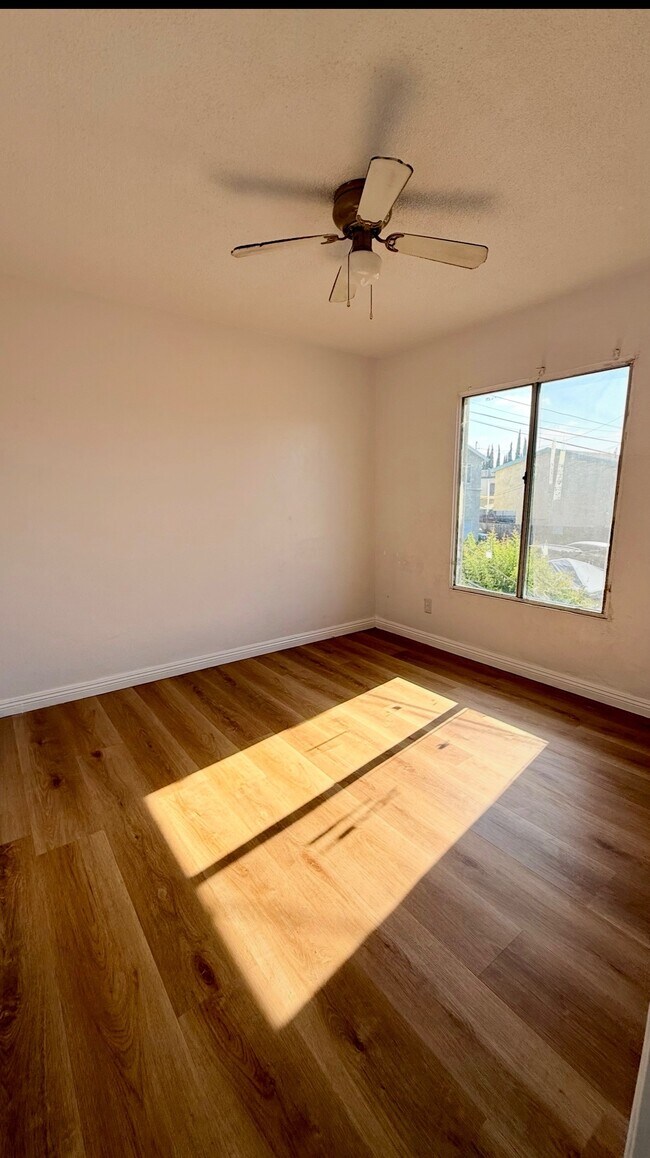 Photo - 124 W 95th St Unidad 124 W. 95th St