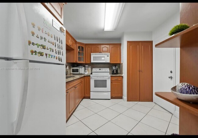 Photo - 1800 W 54th St Unit 109