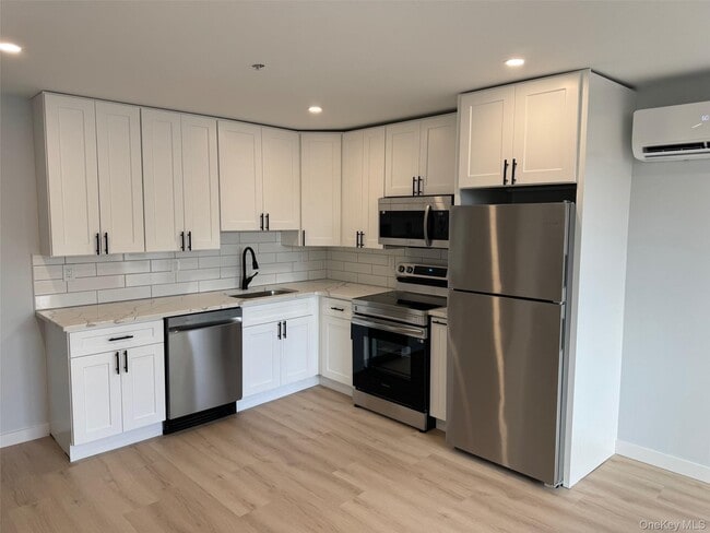 Building Photo - 544 Locust Ave Unit 1A