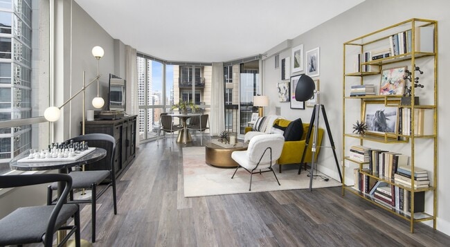 Photo - 57 E Delaware Pl