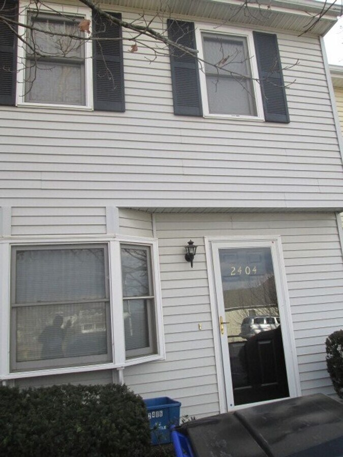 3 Bedroom 2.5 Half Bath Townhouse - 3 Bedroom 2.5 Half Bath Townhouse