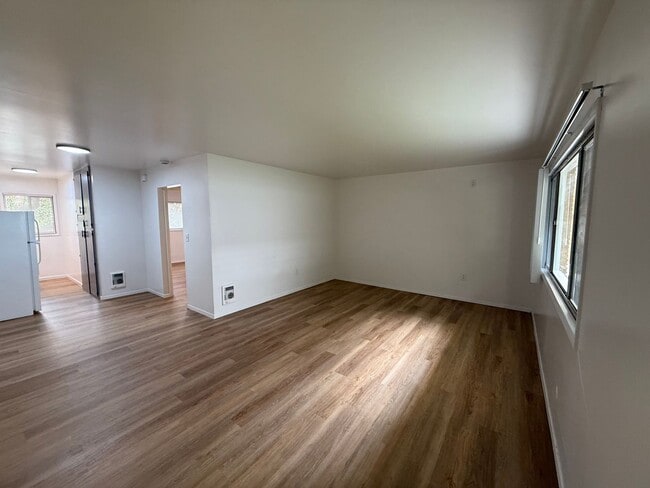 Building Photo - 1218 West 10th (New) Unit #3 Rental