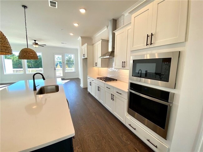 435 Ashbury Dr