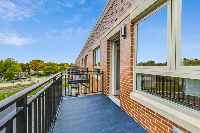 Photo - 555 Roger Williams Ave