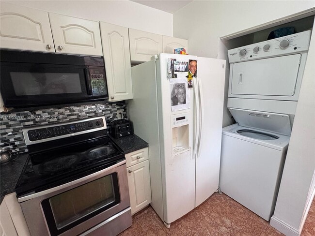 Building Photo - 9008 Collins Ave Unit 203