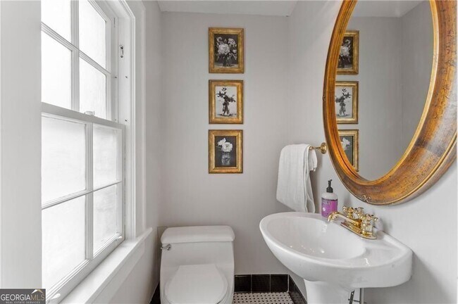 Photo - 685 E Morningside Dr NE