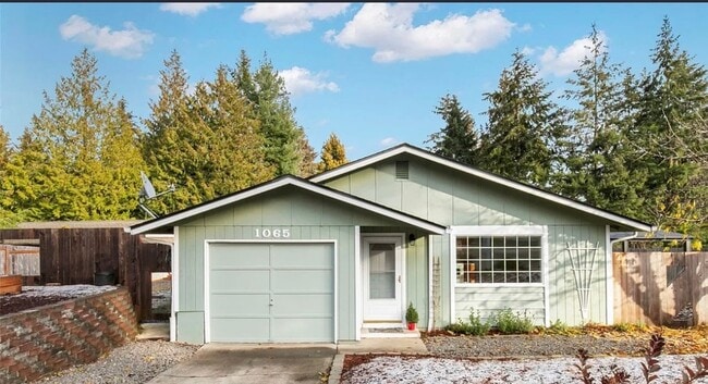 Building Photo - Awesome Manchester location!