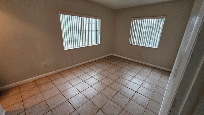 Photo - 1035 W 77th St Unit 213