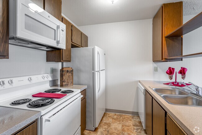 2BR, 1BA - 768SF