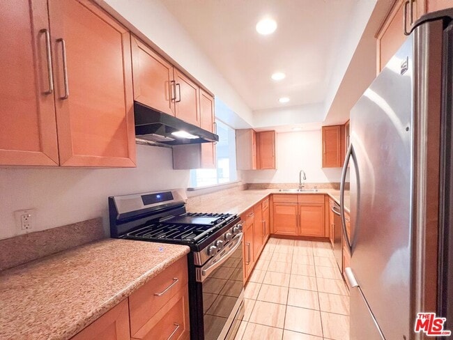 Photo - 6752 Hillpark Dr Unit 204