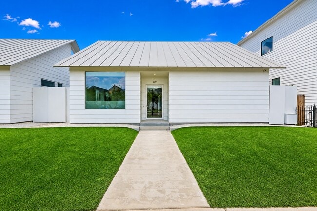 Photo - 233 W 25th St