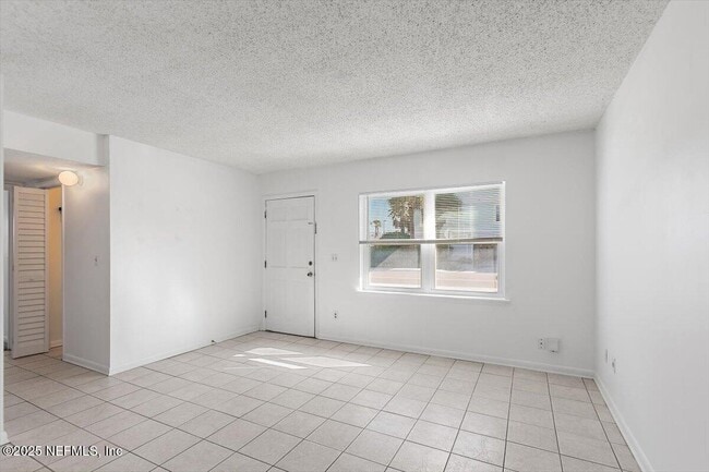 Photo - 902 2nd St S