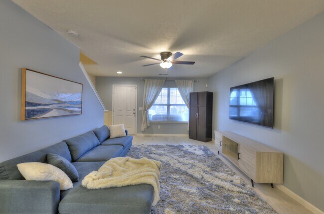 Photo - 589 Bradburn Village Cir
