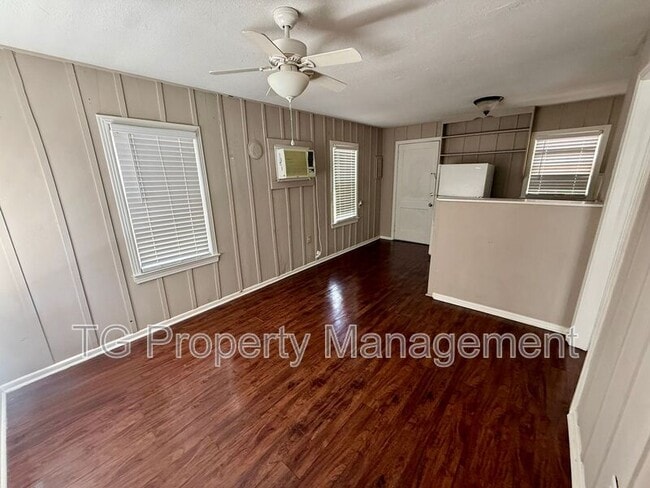 Photo - 5687 Akra Ave