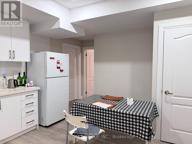 16 Queen Magdalene Pl
