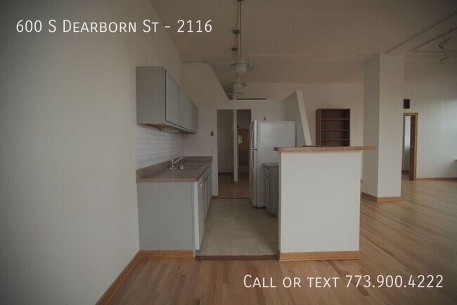 Photo - 600 S Dearborn St