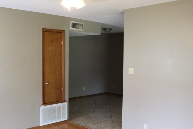 Photo - 3-bedroom house close to tech!