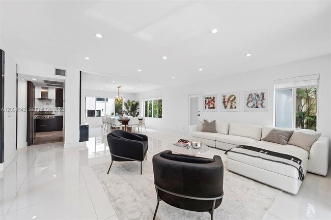 Photo - 3483 Chase Ave