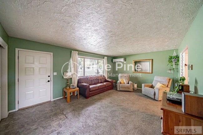 Photo - 648 Buckboard Ln