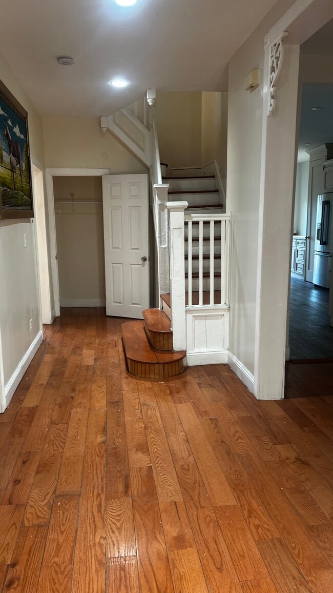 Foyer - 127 S Burnett St