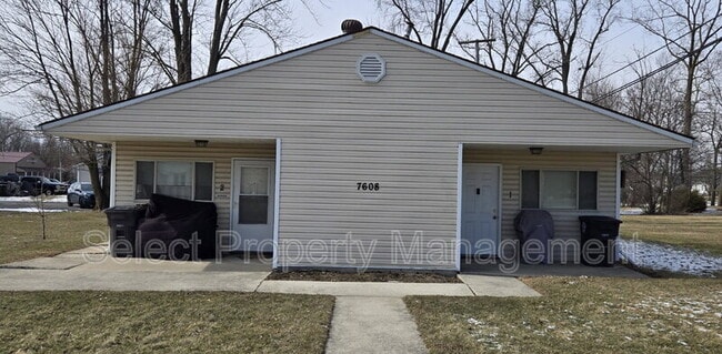 Building Photo - 7608 Bluffton Rd Unit apt 4