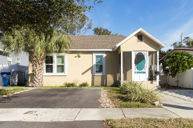 Building Photo - 3017 Freemont Terrace S