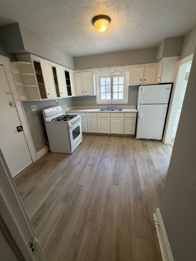 Photo - Must See Upper Unit