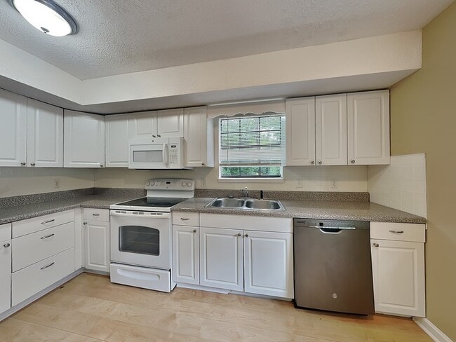 Photo - 1711 6th Pl Cir NW