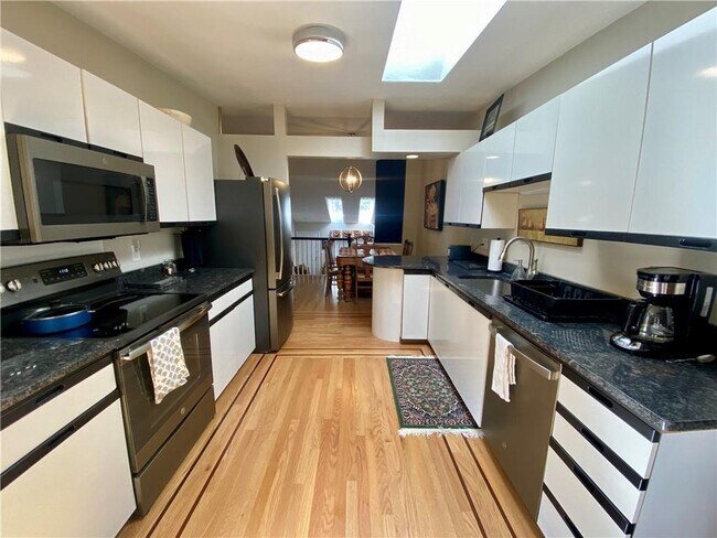 Photo - 9 Shadow Brook Ln