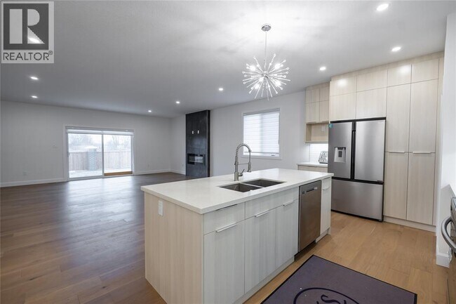 Photo - 280 Stathis Blvd