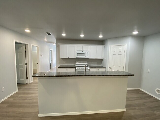 Photo - 3/2 duplex in Lincoln 16!