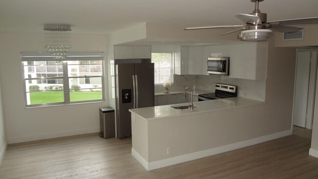 Photo - 271 Fanshaw G