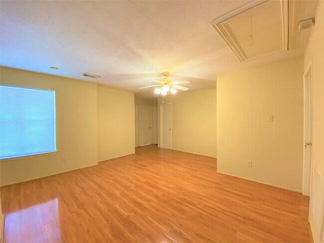 Photo - 8026 Golf Green Cir