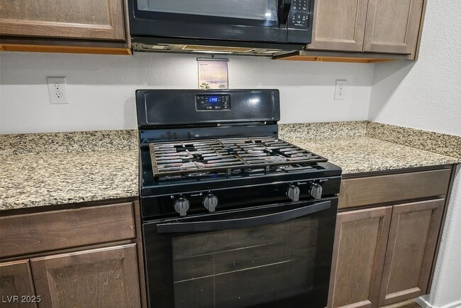 Building Photo - 4590 Townwall St Rental