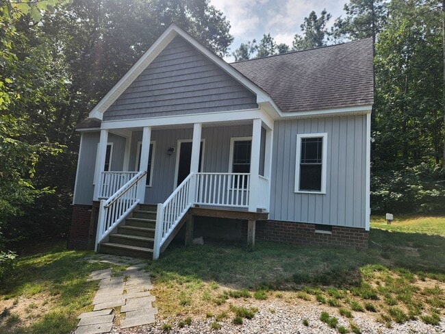 Building Photo - Blackstone- 4 Bed 2 Bath Cape Style Home