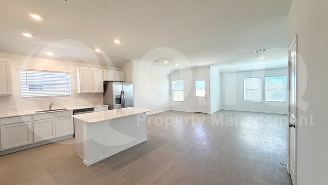 Photo - 205 Corniche Cir