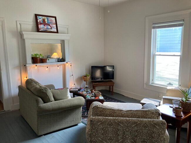 Photo - Three bedrooms 1 bath downtown Durham home: Available Now!