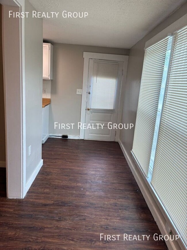 Photo - 2660 Hazel Ave